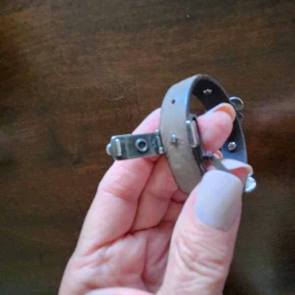 BOTTEGA VENETA STERLING SILVER FLOWER & FINE LEATHER BRACLET - Picture 5 of 7